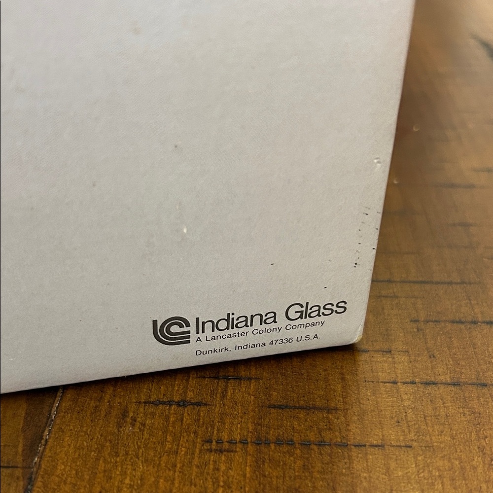 Vgt Indiana glass diamond point tall footed compote in box. - Picture 4 of 4